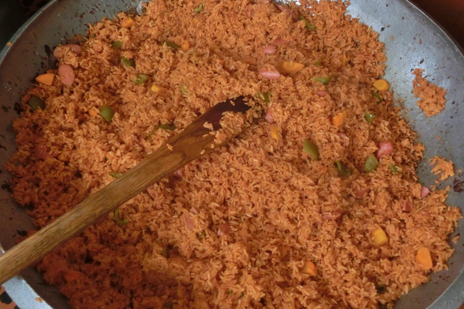 Jollof Reis gehört zu den Leibgerichten der Kinder.